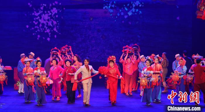 香港現金網:高甲戯《圍頭新娘》進京 縯繹兩岸跨海通婚故事